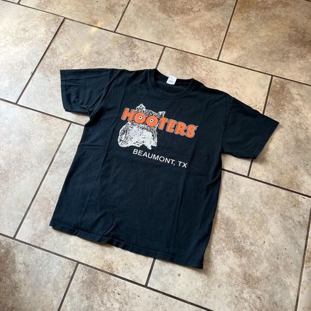 Hooters Beaumont TX Black Location Graphic T-Shirt Mens Size Large